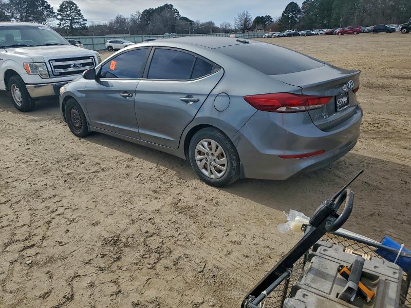 Фото 2 - HYUNDAI ELANTRA