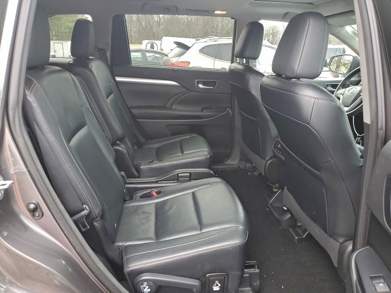 Фото 10 - TOYOTA HIGHLANDER