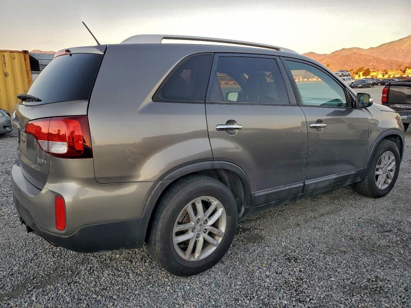 Фото 3 - KIA SORENTO