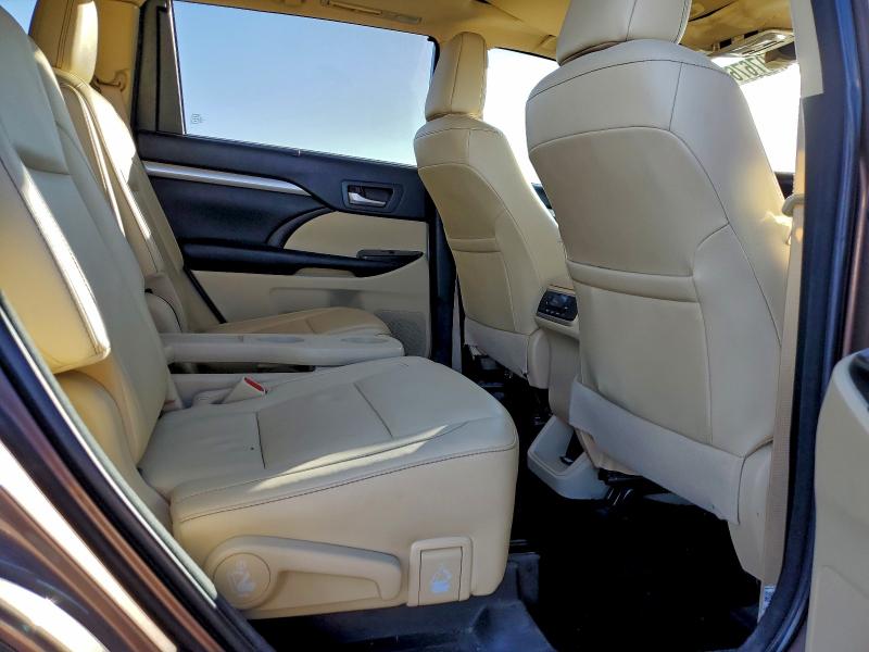 Фото 11 - TOYOTA HIGHLANDER