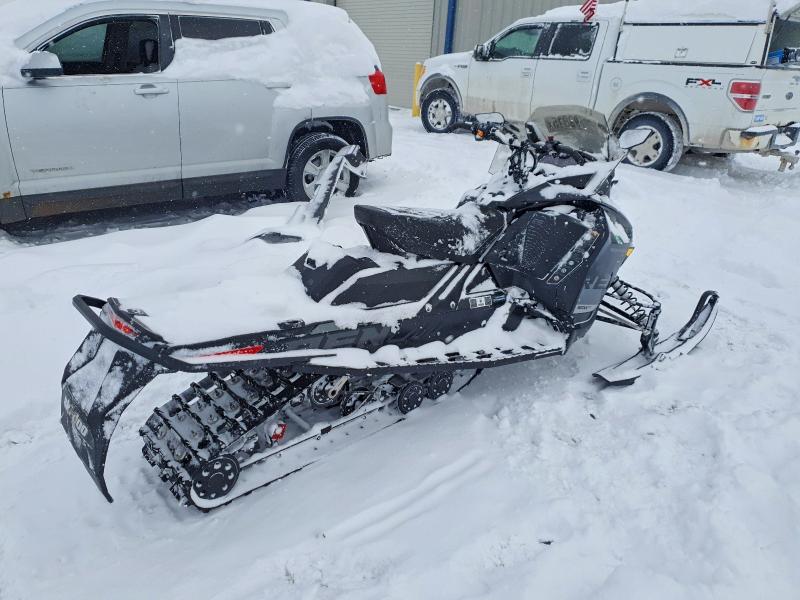 SKI-DOO SNOWMOBILE 2019