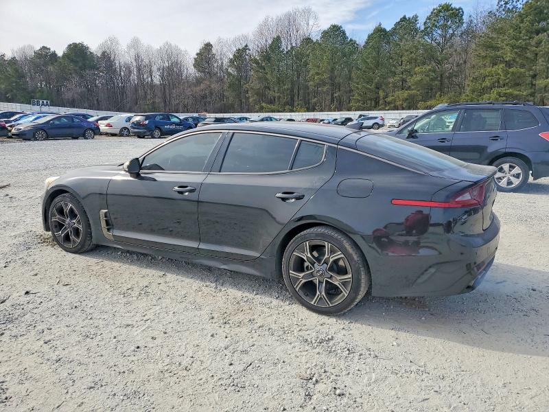 Фото 2 - KIA STINGER