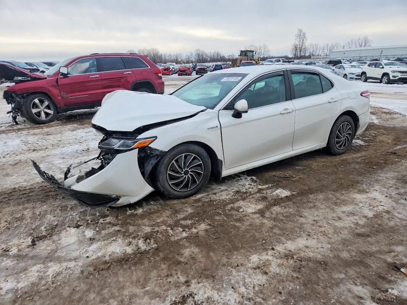 Фото 1 - TOYOTA CAMRY