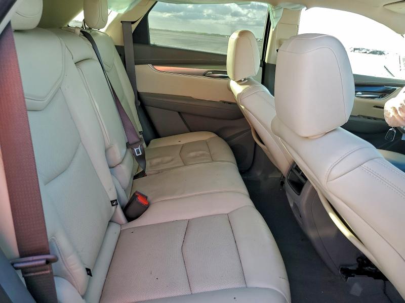 Фото 10 - CADILLAC XT5