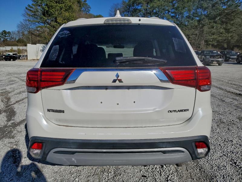 Фото 6 - MITSUBISHI OUTLANDER