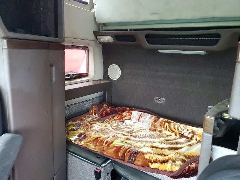 Фото 6 - VOLVO VN