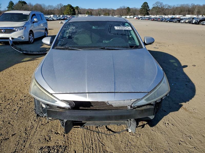 Фото 5 - HYUNDAI ELANTRA