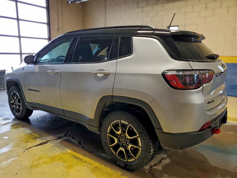 Фото 2 - JEEP COMPASS