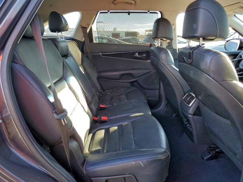 Фото 11 - KIA SORENTO