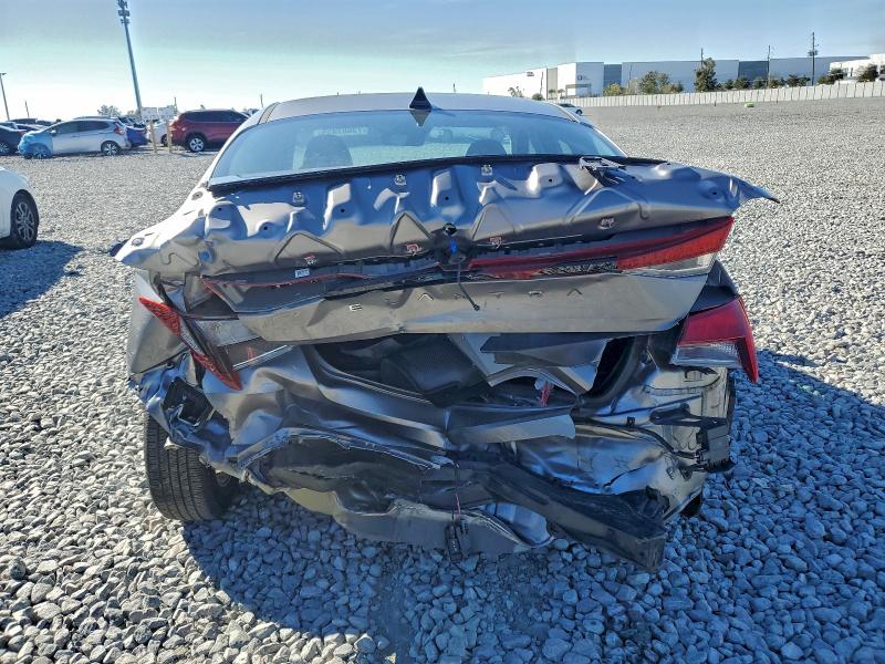 Фото 6 - HYUNDAI ELANTRA