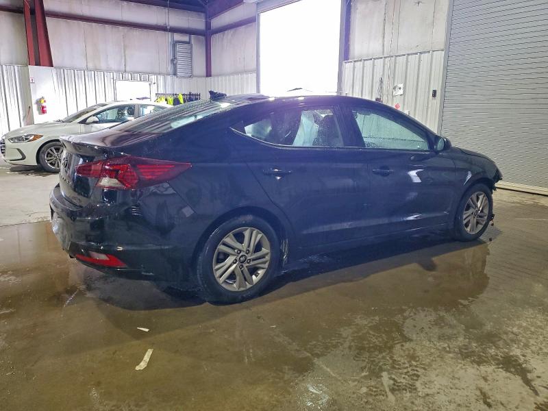 Фото 3 - HYUNDAI ELANTRA