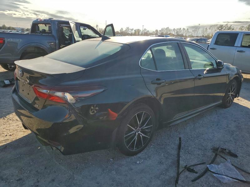 Фото 3 - TOYOTA CAMRY