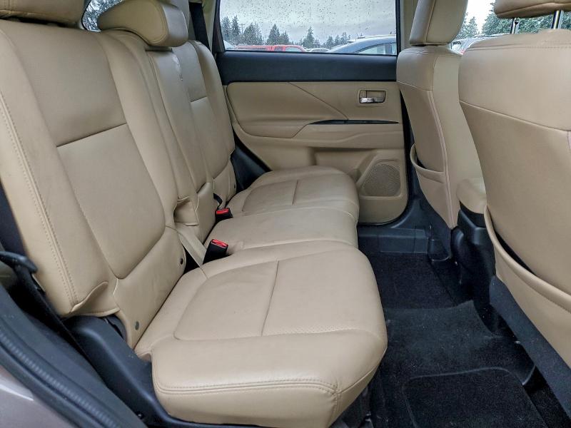 Фото 11 - MITSUBISHI OUTLANDER