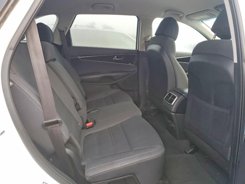 Фото 11 - KIA SORENTO