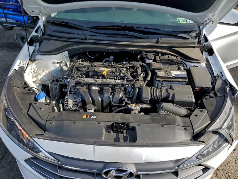 Фото 11 - HYUNDAI ELANTRA