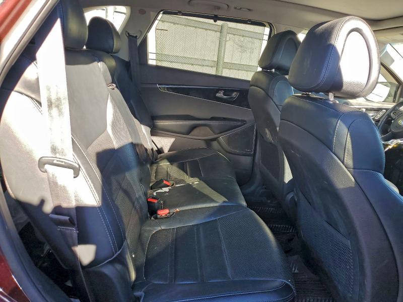 Фото 11 - KIA SORENTO