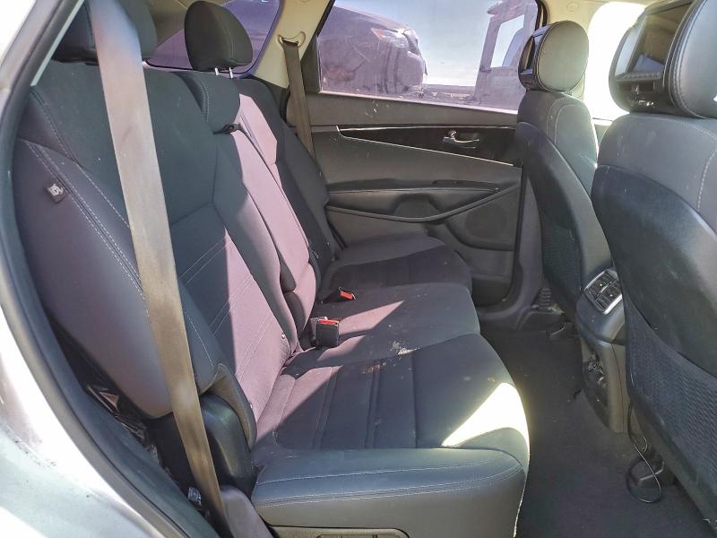 Фото 11 - KIA SORENTO