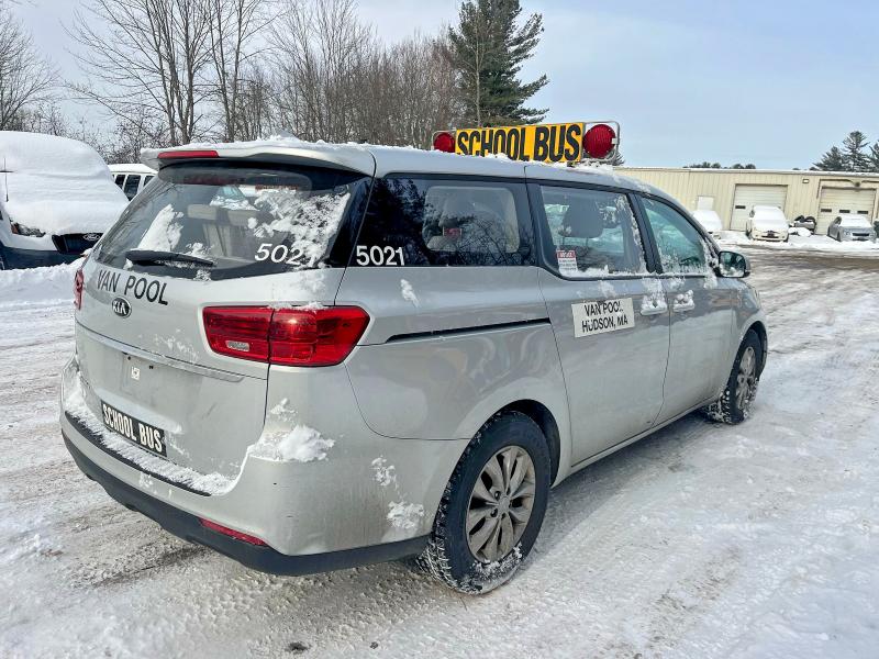 Фото 4 - KIA SEDONA