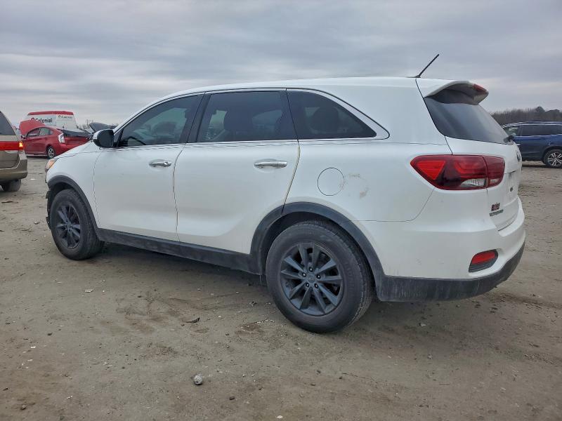 Фото 2 - KIA SORENTO