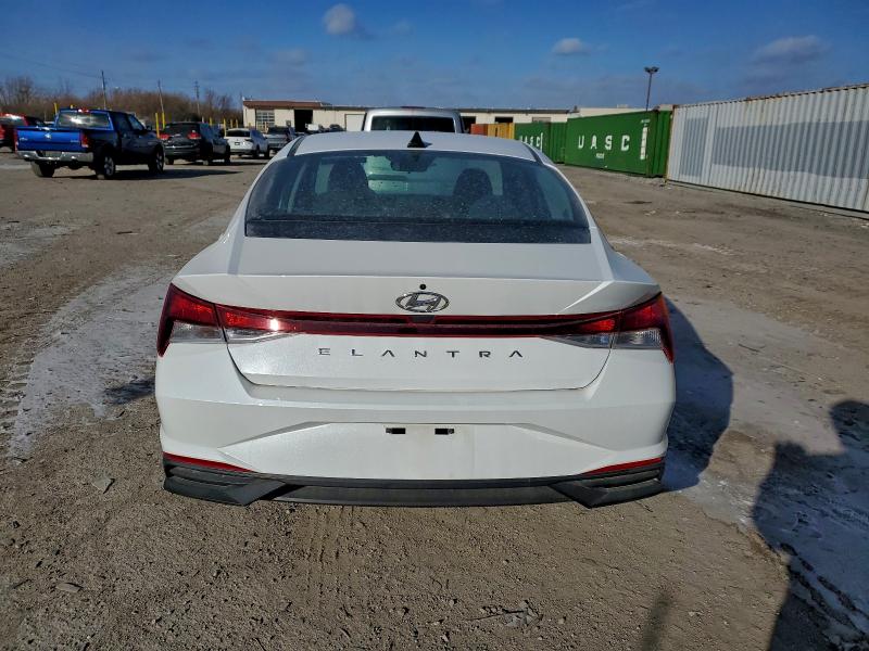 Фото 6 - HYUNDAI ELANTRA