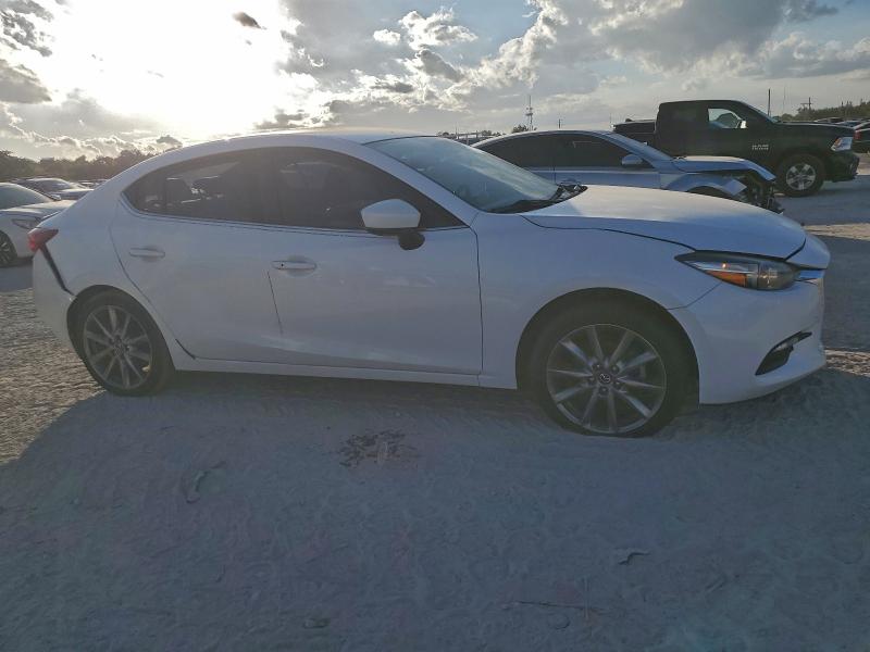 Фото 4 - MAZDA 3