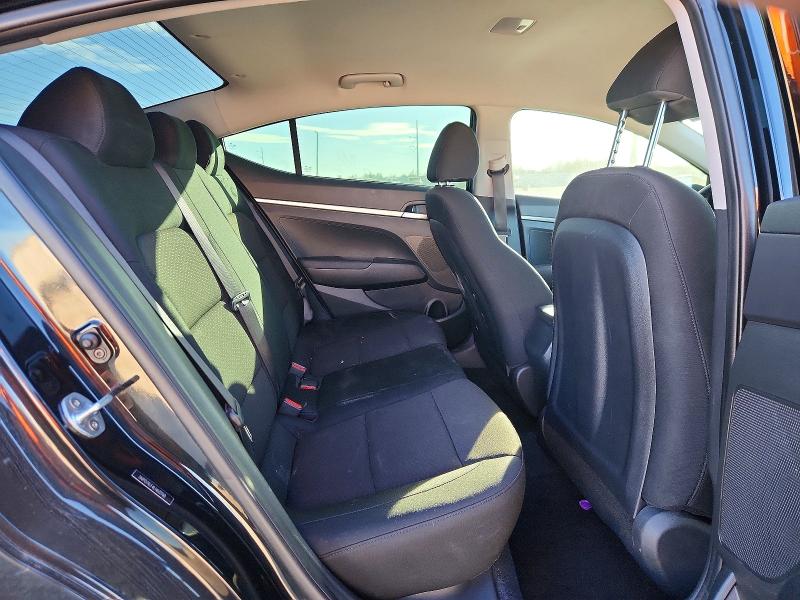 Фото 10 - HYUNDAI ELANTRA