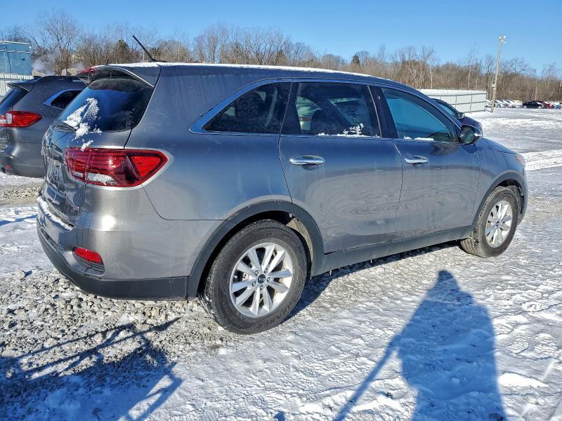 Фото 3 - KIA SORENTO