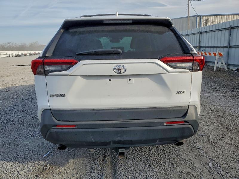 Фото 6 - TOYOTA RAV4