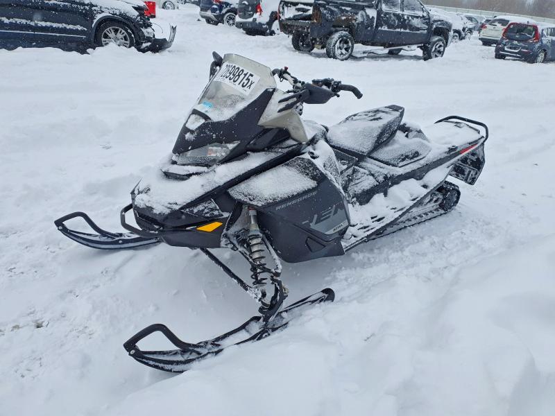 SKI-DOO SNOWMOBILE 2019