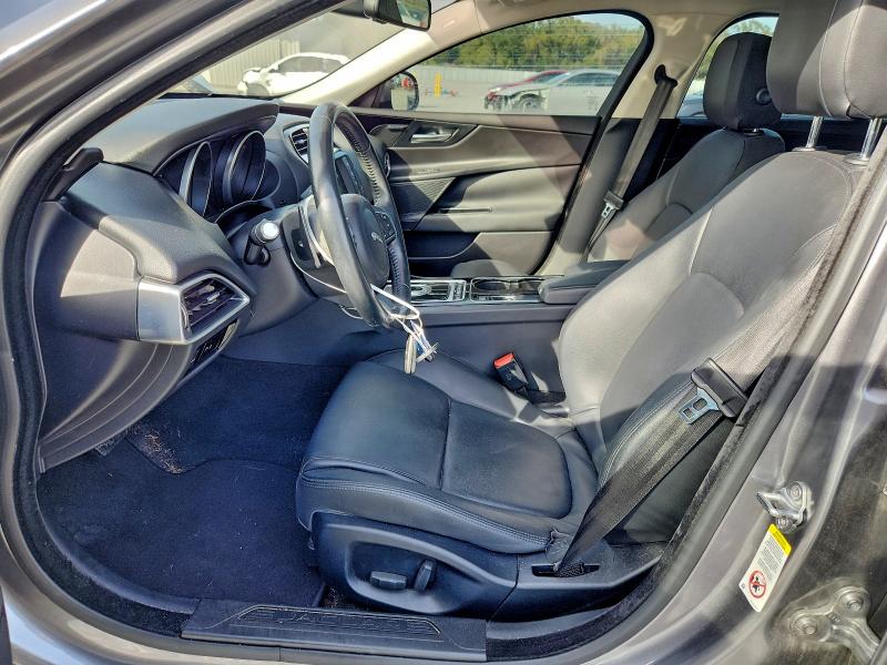 Фото 7 - JAGUAR XE