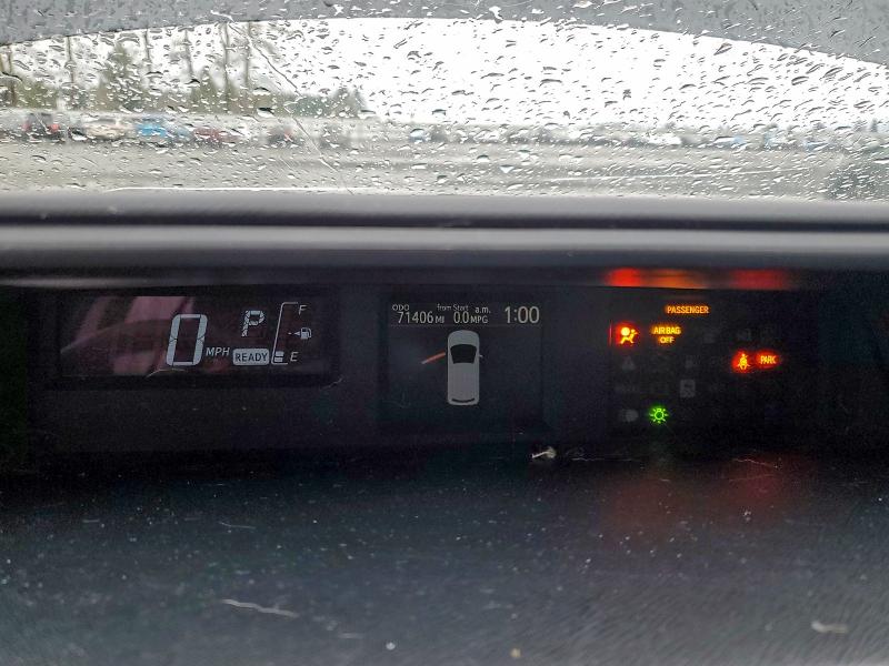 Фото 9 - TOYOTA PRIUS