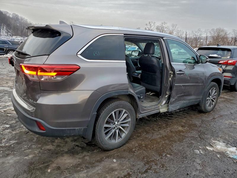 Фото 3 - TOYOTA HIGHLANDER