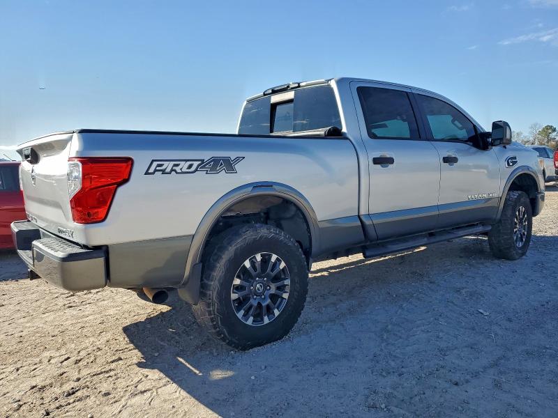 Фото 3 - NISSAN TITAN