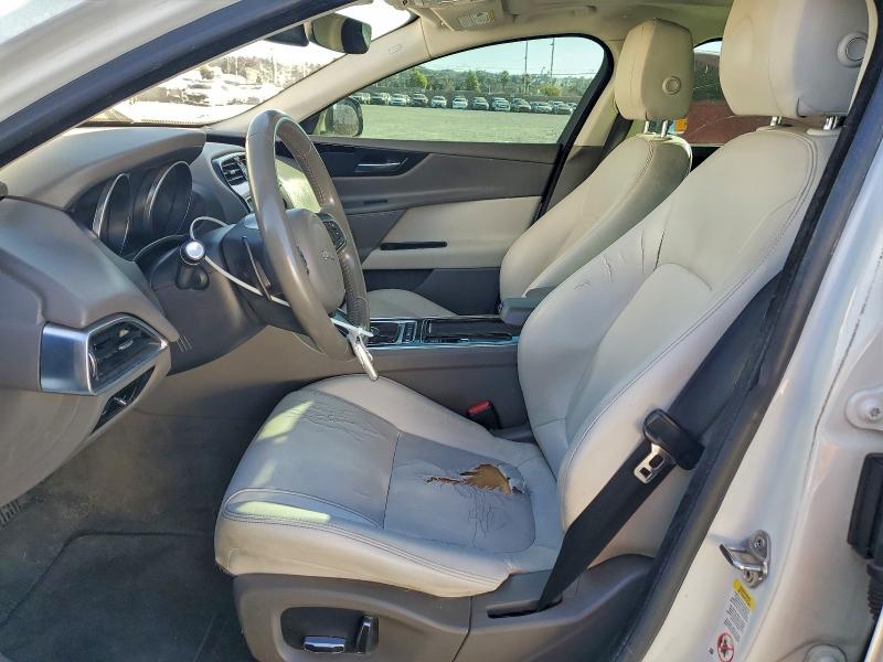 Фото 7 - JAGUAR XE