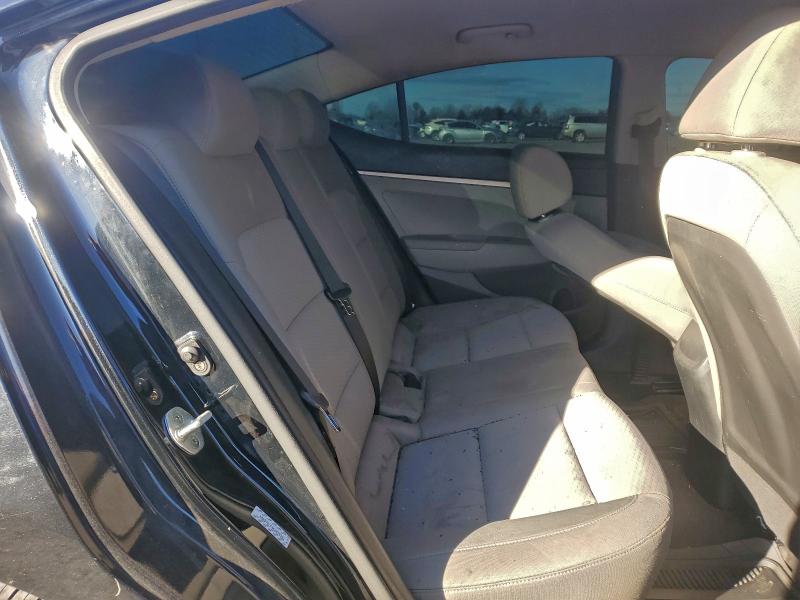 Фото 10 - HYUNDAI ELANTRA