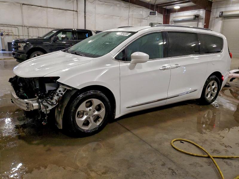 Фото 1 - CHRYSLER PACIFICA