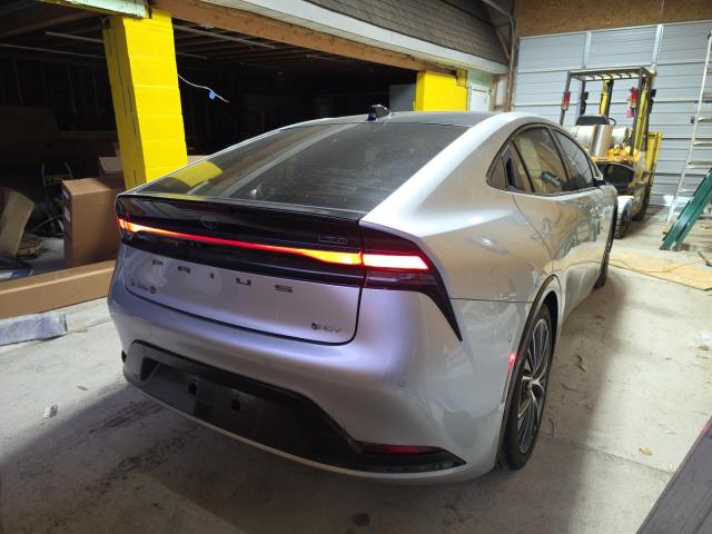 Фото 4 - TOYOTA PRIUS