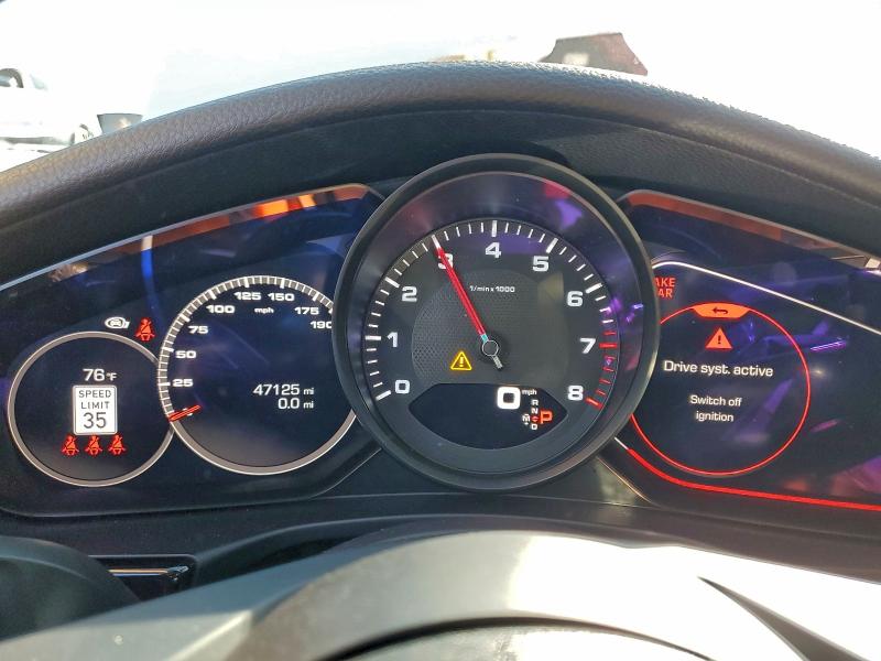 Фото 9 - PORSCHE PANAMERA