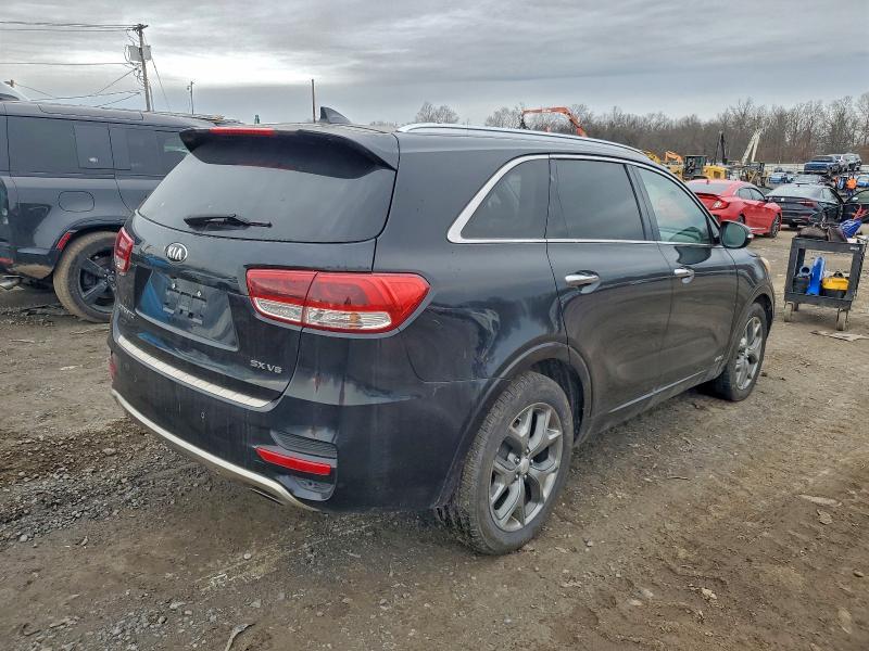 Фото 3 - KIA SORENTO