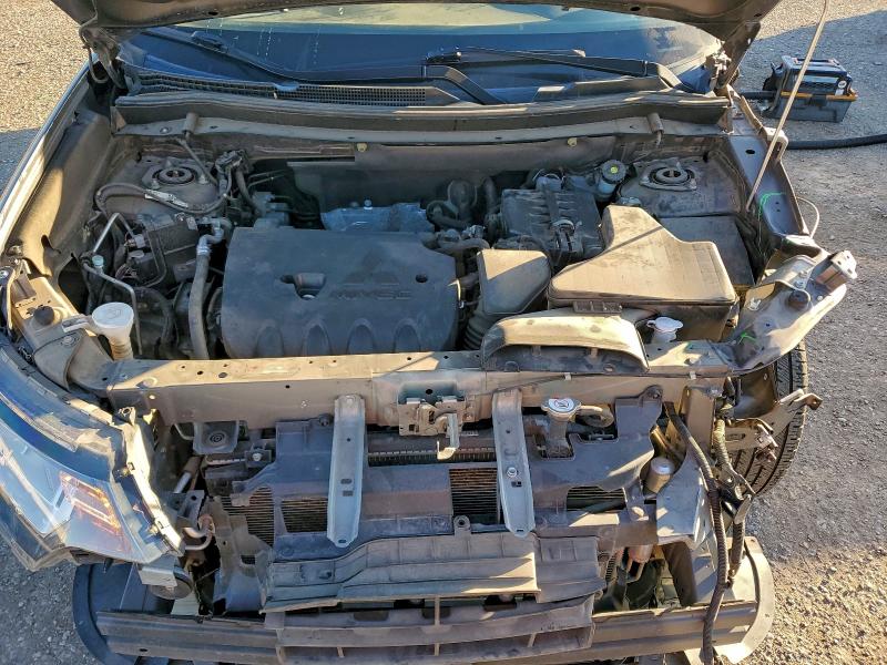 Фото 11 - MITSUBISHI OUTLANDER