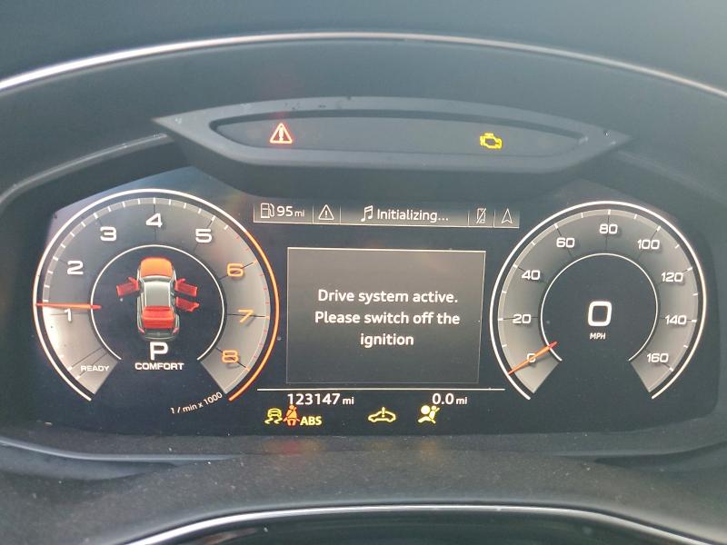 Фото 9 - AUDI Q8