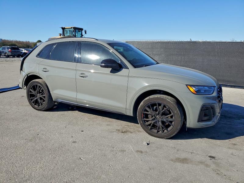 Фото 4 - AUDI SQ5