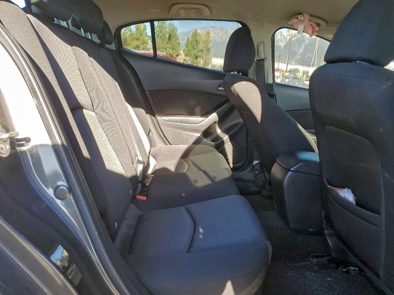 Фото 10 - MAZDA 3