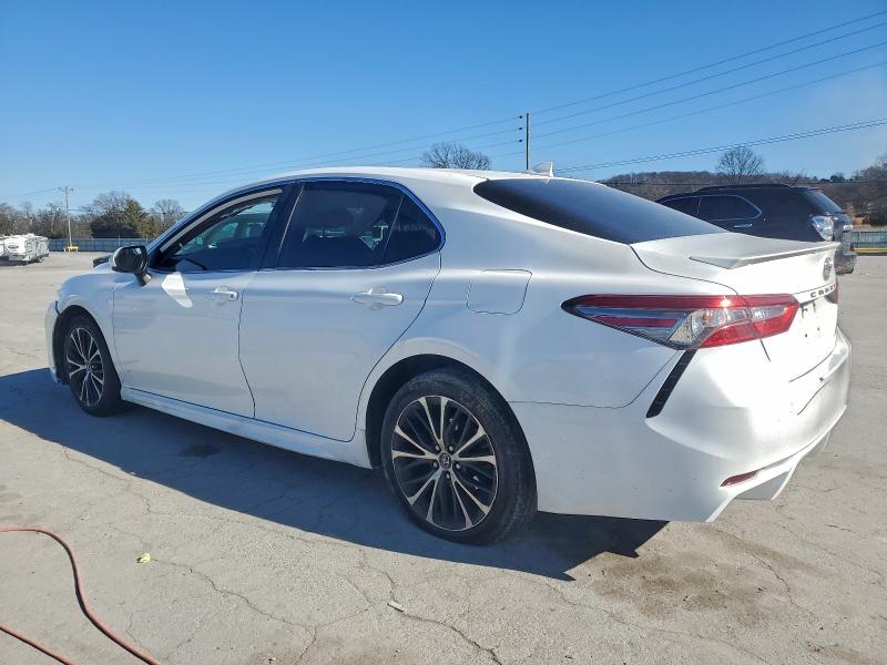 Фото 2 - TOYOTA CAMRY