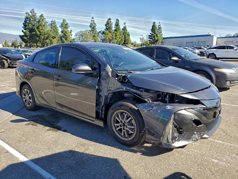 Фото 4 - TOYOTA PRIUS