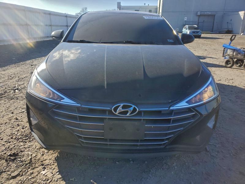 Фото 5 - HYUNDAI ELANTRA