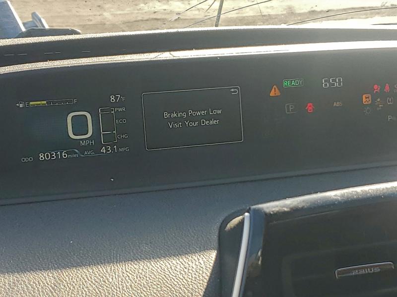 Фото 9 - TOYOTA PRIUS