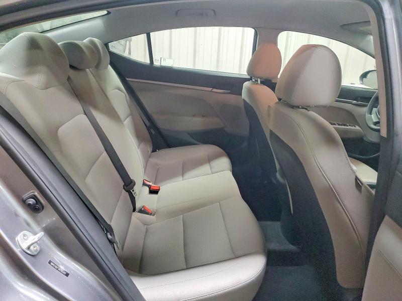 Фото 10 - HYUNDAI ELANTRA