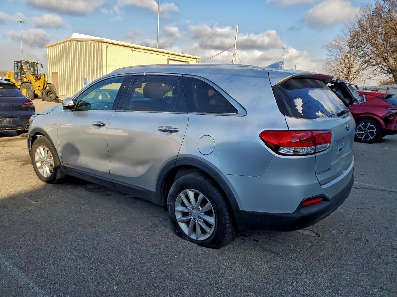 Фото 2 - KIA SORENTO