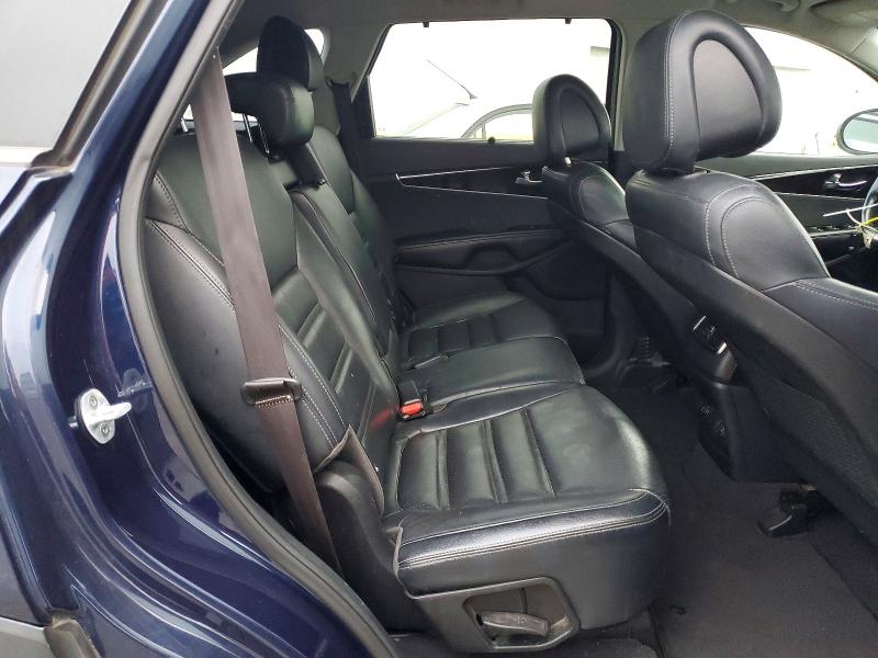 Фото 11 - KIA SORENTO